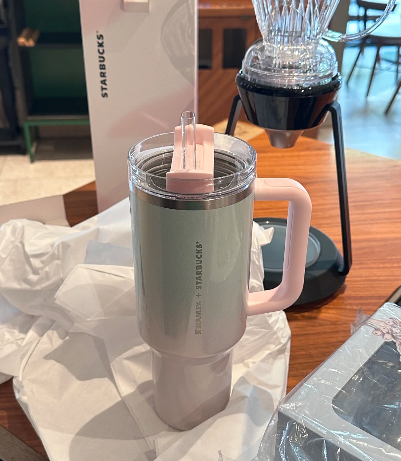 starbucks x stanley mermaid pearl pink thermos flask starbucks x stanley mermaid pearl pink thermos flask